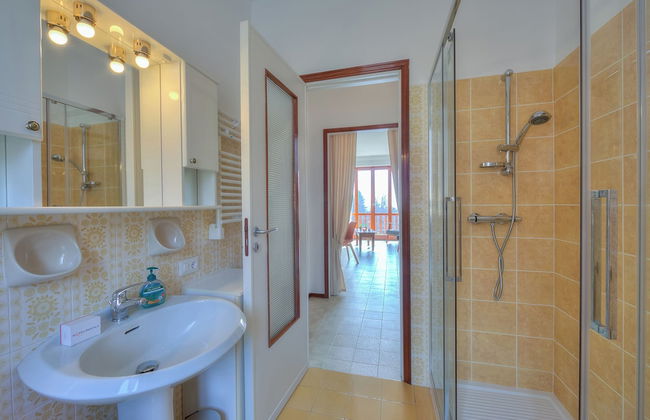 La Perla Bianca Lake View - Photo 16