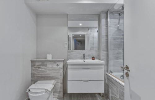 Stylish 2BR Retreat Steps from Kings Cross - Foto 14