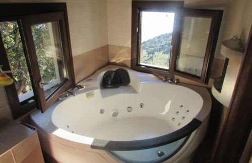 Το Σπιτι με την Σπηλιά - Foto 2