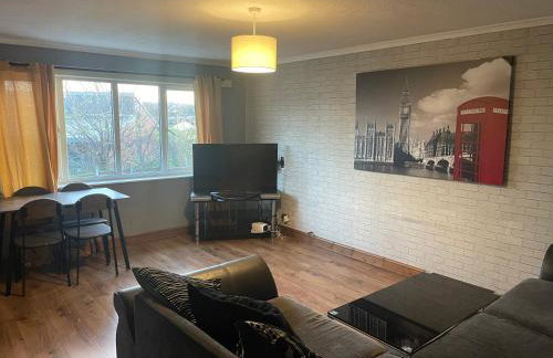 Tipton 2 Bedroomed long Stay Pad van or car free parking - Foto 6