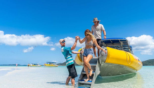 Desembarcando na Whitehaven Beach