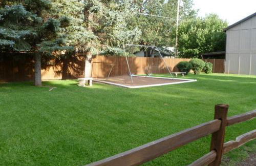 2BR Gated Escape With A Pool And Walk to Dining and Trails - Foto 32