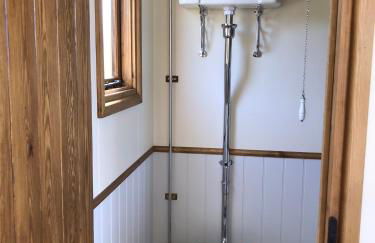 Ty Beti at Gorlan yr Efail Shepherds Hut with Private Hot Tub - Foto 25