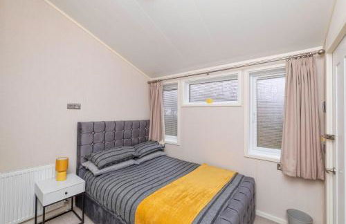 Family Luxury York Cabin Retreat with hot tub - Foto 37