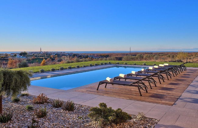 Enticing Holiday Home in Brtonigla with Hot Tub - Photo 21