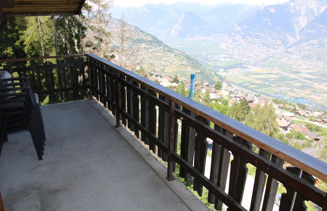 Stunning Apartment in Heart of Valley - Photo 16