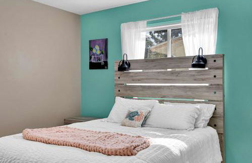 Four Bed Home with Pool Game Room Bar Near Beach - Foto 44