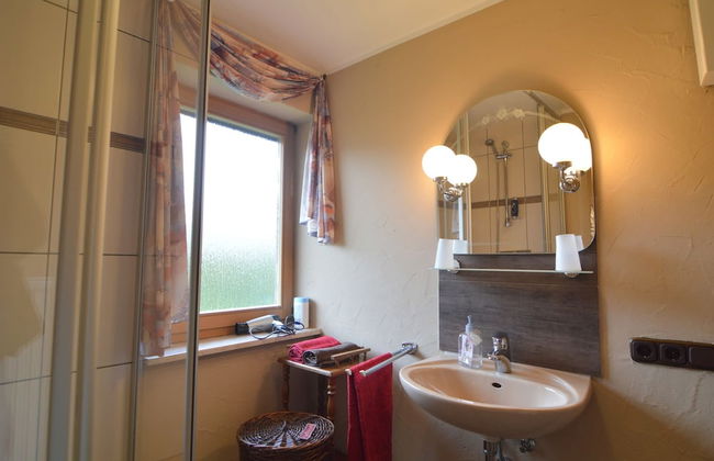 Modern Holiday Apartment With Large Garden Near the River Moselle - Photo 11