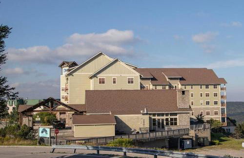 Soaring Eagle Ski-in - Ski-out Condo with Hot Tubs - Foto 35