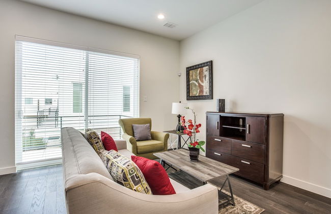 Upscale 2 bedroom Dallas TownHome - Foto 13