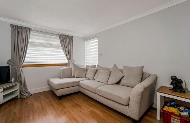 Centrally Situated 1 Bedroom House in Cumbernauld - Photo 9