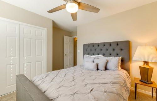 Lakefront Living! Huge Phoenix Home with Pool Table - Foto 23