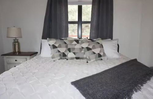 Chic Country Home in the Woods with Hot Tub - Foto 17