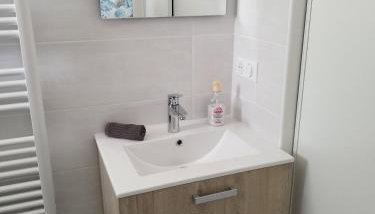 Cosy Studio à Le Vigan-en-Quercy, Lot - Foto 5, towels, Shower, heating