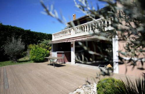 Le Clos Saint Jean, vue Cité, piscine et parking - Foto 13