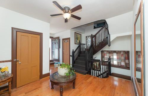 The Gem-3 Bedrooms! King, Full & Twin Beds, Sauna with Free Parking plus more - Foto 3