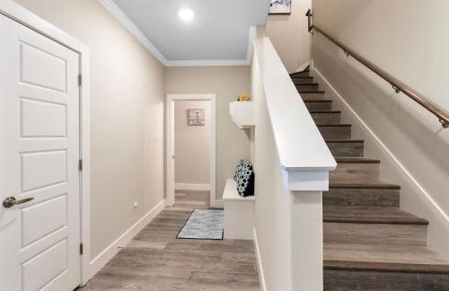 Stylish Townhouse with BBQ, Pool & Near Beach - Foto 30