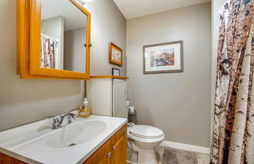 Wilmington Retreat Near Trails, Skiing and Festivals - Photo 19