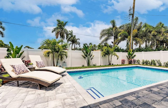 Luxurious Naples 4BR w Pool by Vanderbilt Beach - Photo 45