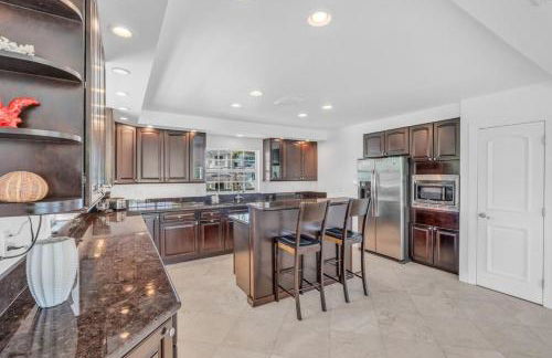 Oceanside Manor- Expansive Waterfront Pool Home, 30' Dock - Foto 14