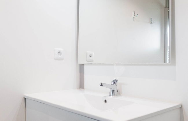 Modernly Furnished Cottage With Beautiful Terrace by a Lake - Foto 16