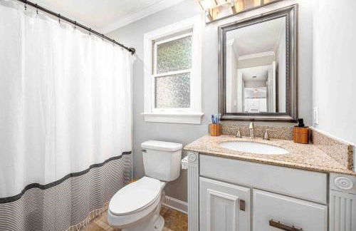 Cozy Boho Kildaire Farms Home- near Downtown - Foto 17