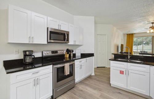 5/4 Pool Home Located in Sunset Ridge Community! - Foto 4