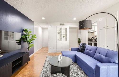 Your Comfy King Suite Getaway - Sleeps 4 - Pool, Prkg - Foto 6