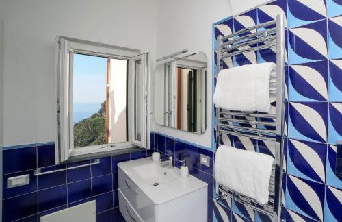 Admiring Amalfi - Photo 33