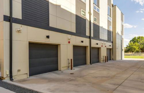 Rooftop Deck and Hot Tub Walkable Denver Townhome - Foto 29