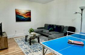 Spacious 4BR home w 2BA, a workspace & king bed! - Foto 42