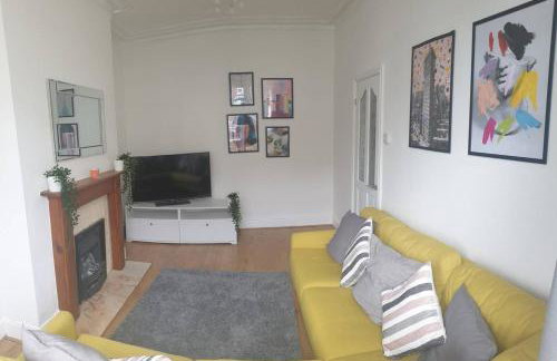 8 bed house 2 miles (7 Mins) from Newcastle centre - Foto 1