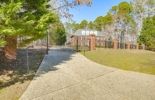 Hike, Golf and Boat Wake Forest Home with Yard - Foto 23