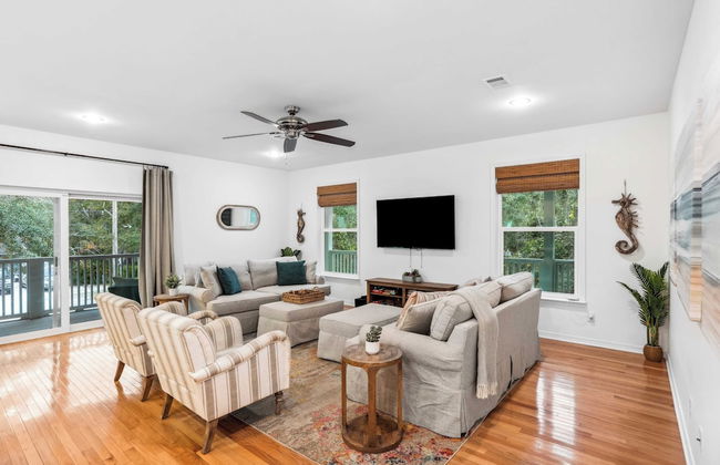 Dolphin Days by Avantstay Pool, 0.2mi to Beach! - Foto 9