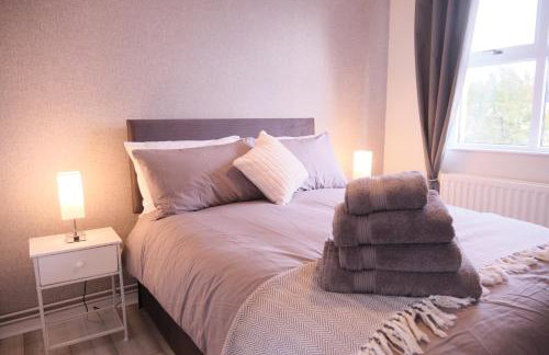 2BR City Centre Apartment By Travel Lets Short Term Rental Agency Derry With Free WiFi - Foto 29