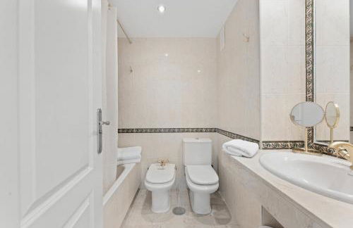 Unmatched Location, Breathtaking Views, Garage - Foto 17