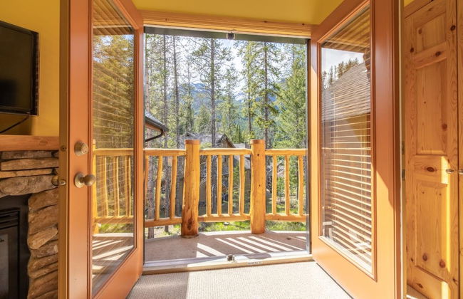 MODERN 4,500 sqft Ski Chalet: 5 Br + 6 Ba | Pool Table | Pool + PRIVATE Hot Tub - Photo 34