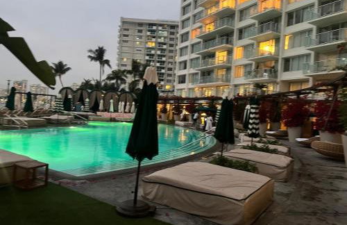 Stunning Views 2BD Condo at Hotel w Pool, Bar - Foto 14