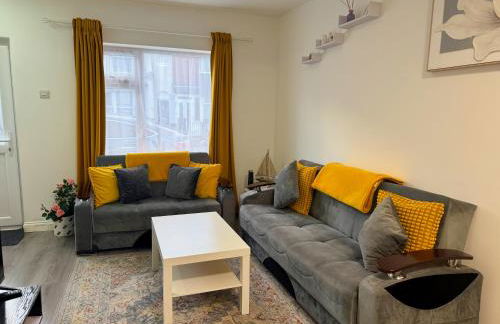 Cosy Retreat Your Home Away - Photo 8