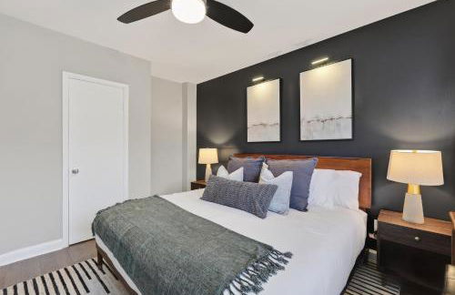 CASA Arlington Suite with In-Suite Massage Chair & Premium Amenities - Foto 18