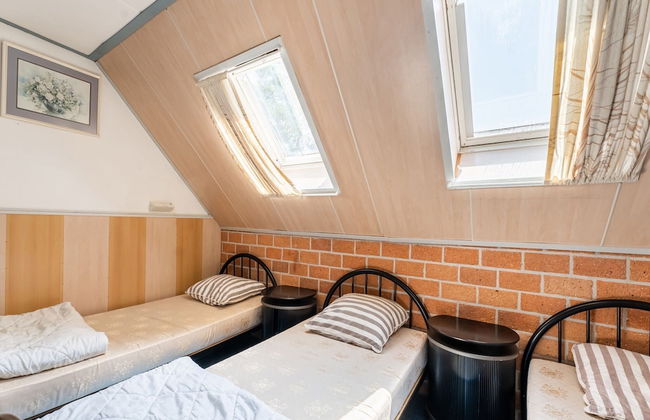 Attractive Farmhouse in Giethoorn With Garden - Photo 9