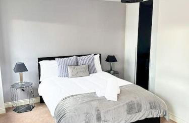 Luxury 3 Bedroom House With FREE Parking - Foto 12