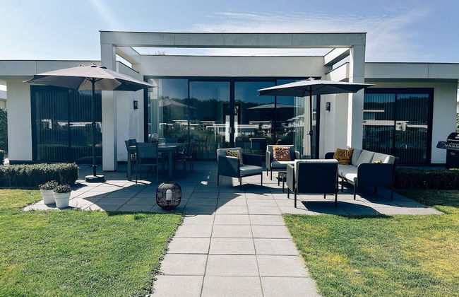 Villa in Zeewolde With Private Jetty - Foto 1