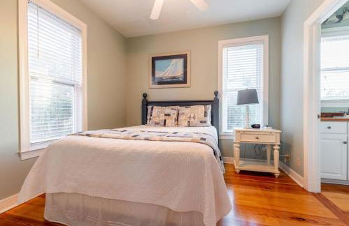 Centennial Coast Cottage - with Heated pool - Foto 25