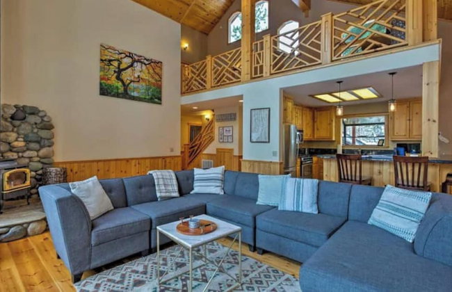 Black Bear by Avantstay Spacious Viking Lodge in Tahoe Donner w/ Game Room & Hot Tub! - Photo 1