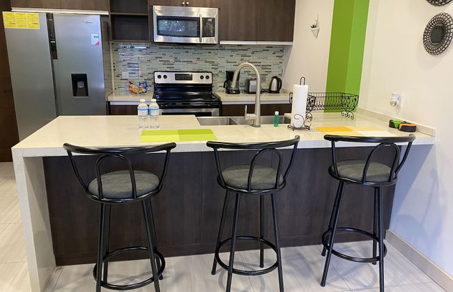 Elegant 1BR Apt with Pool - Foto 5