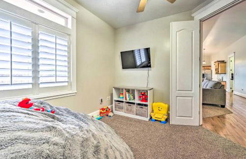 Bellemont Family Home with Hot Tub and Playground Set - Foto 12