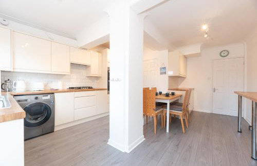 4 Bedroom Family Home In South East London - Photo 30