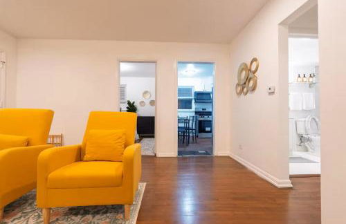 Two Bedroom house in Skokie with full kitchen and parking - Photo 7