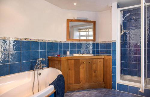 Drake Cottage with Hot tub - Photo 18